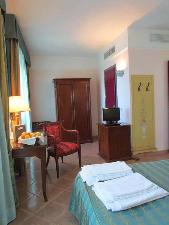 Emmaus Hotel Zafferana Etnea Pokoj fotografie