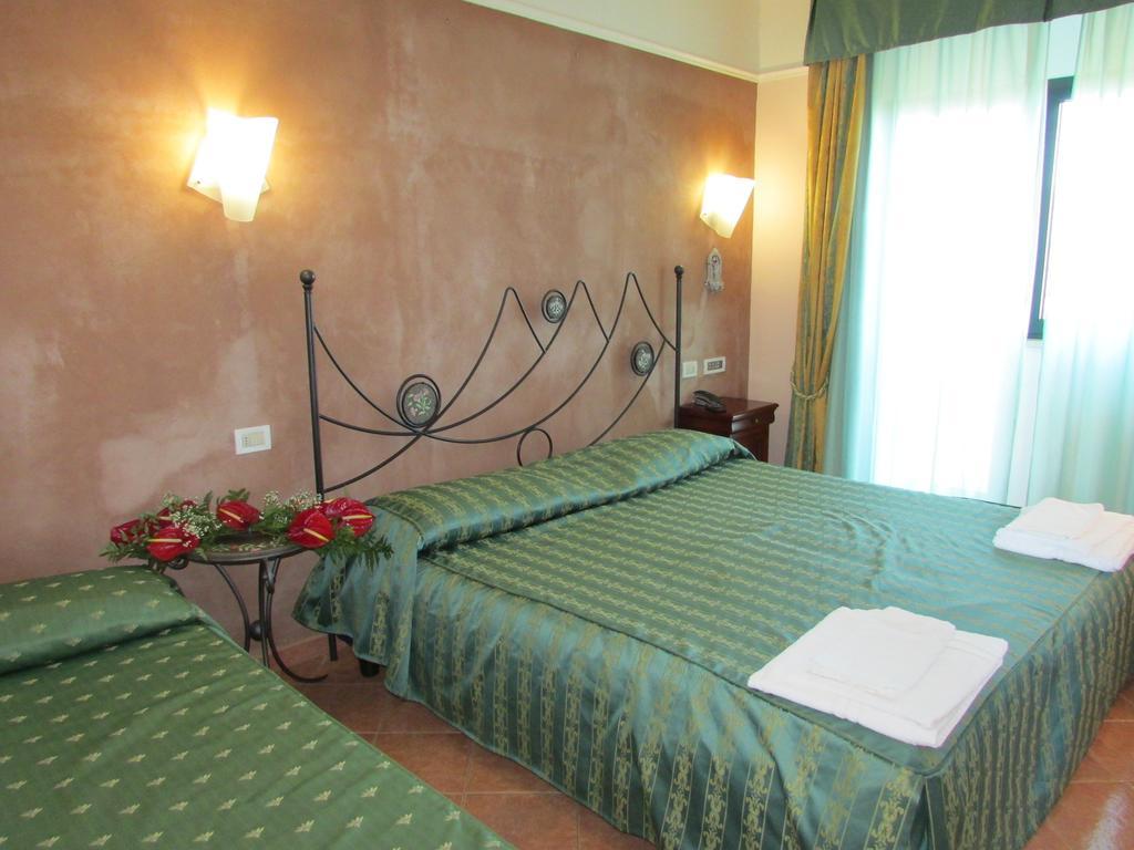 Emmaus Hotel Zafferana Etnea Pokoj fotografie