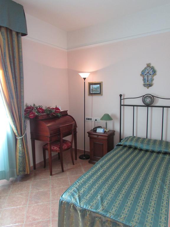 Emmaus Hotel Zafferana Etnea Pokoj fotografie